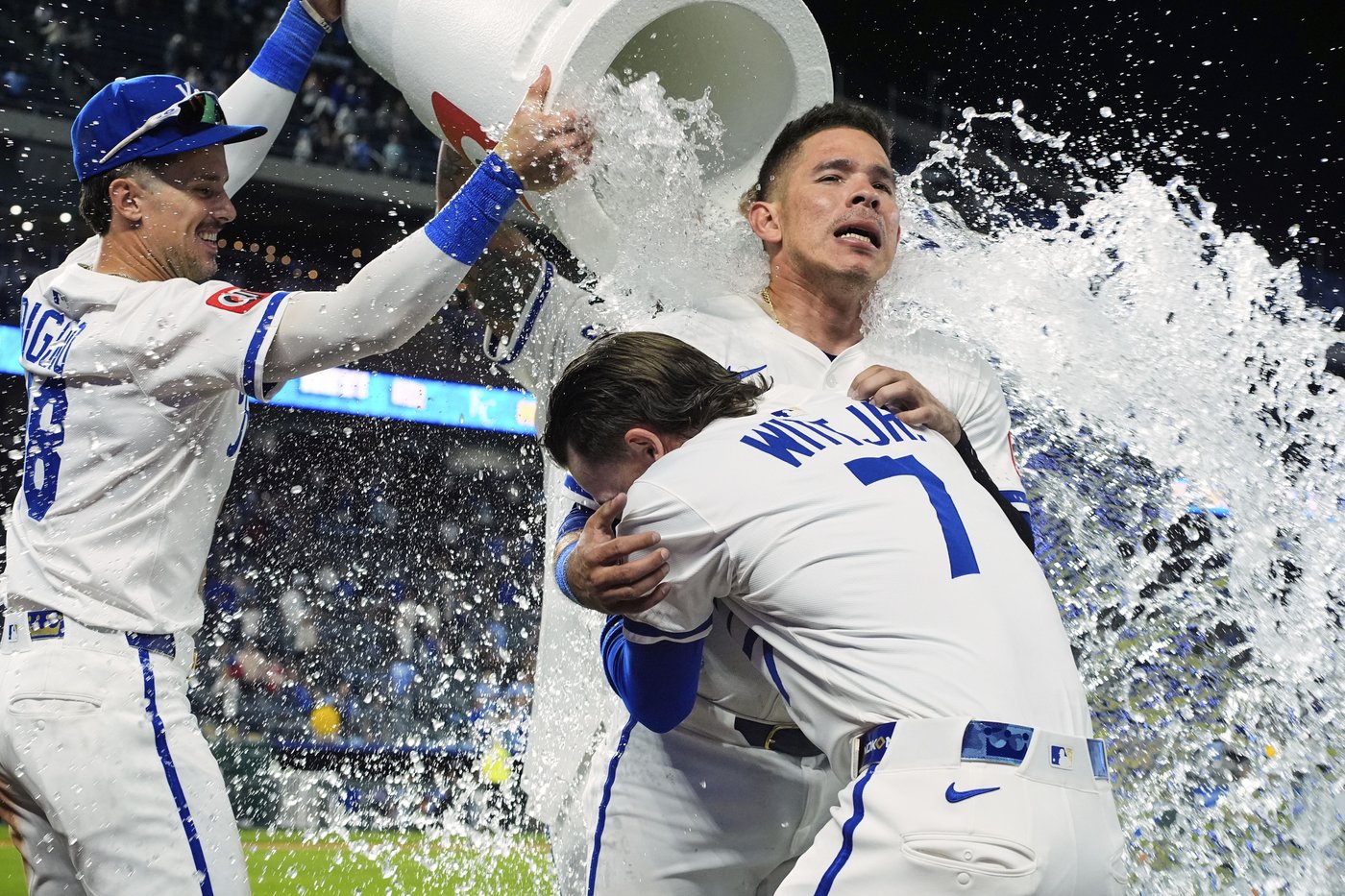 Witt has RBI single in 9th to rally Royals to 4-3 win over White Sox | iNFOnews.ca