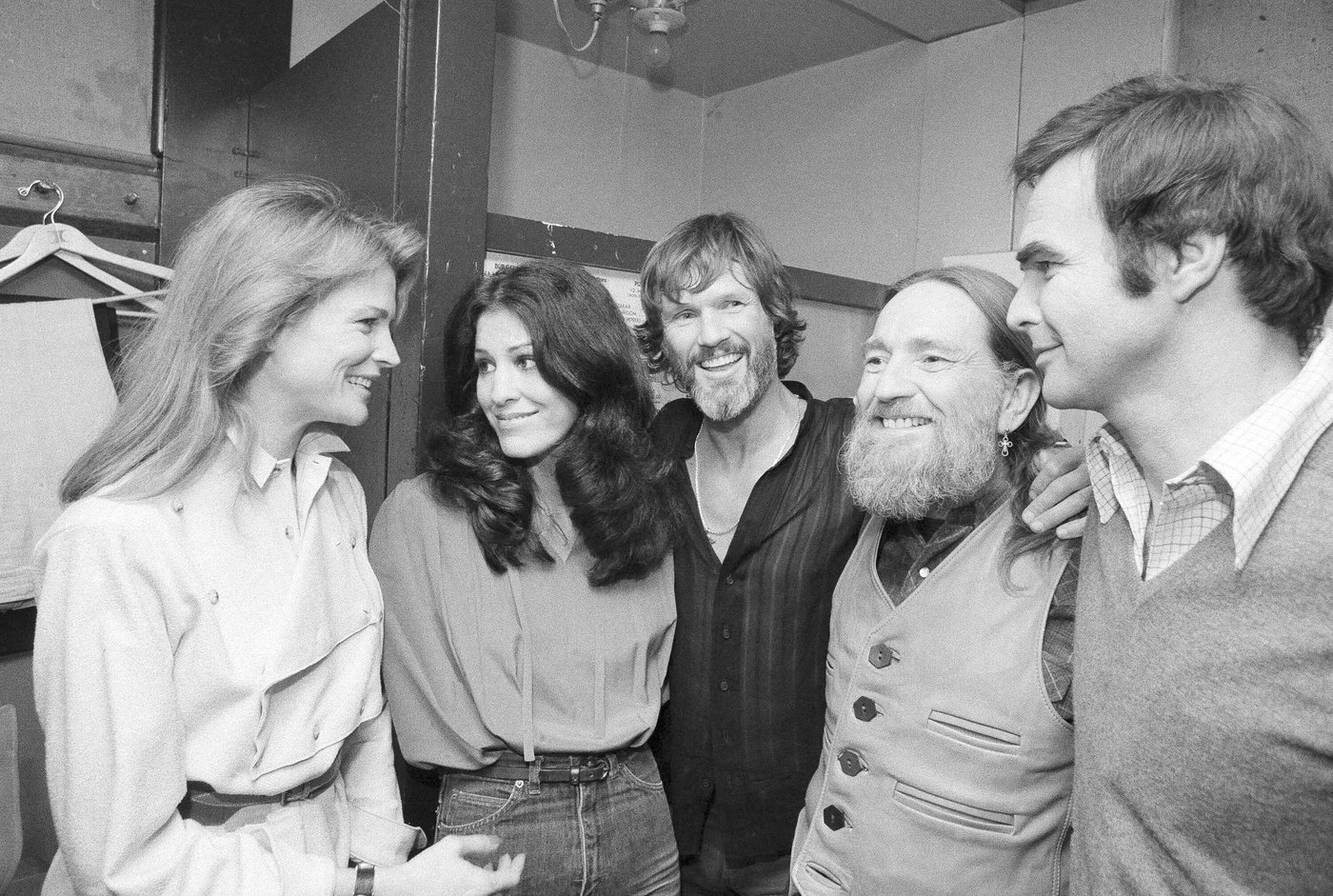 Kris Kristofferson, singer-songwriter and actor, dies at 88 | iNFOnews.ca
