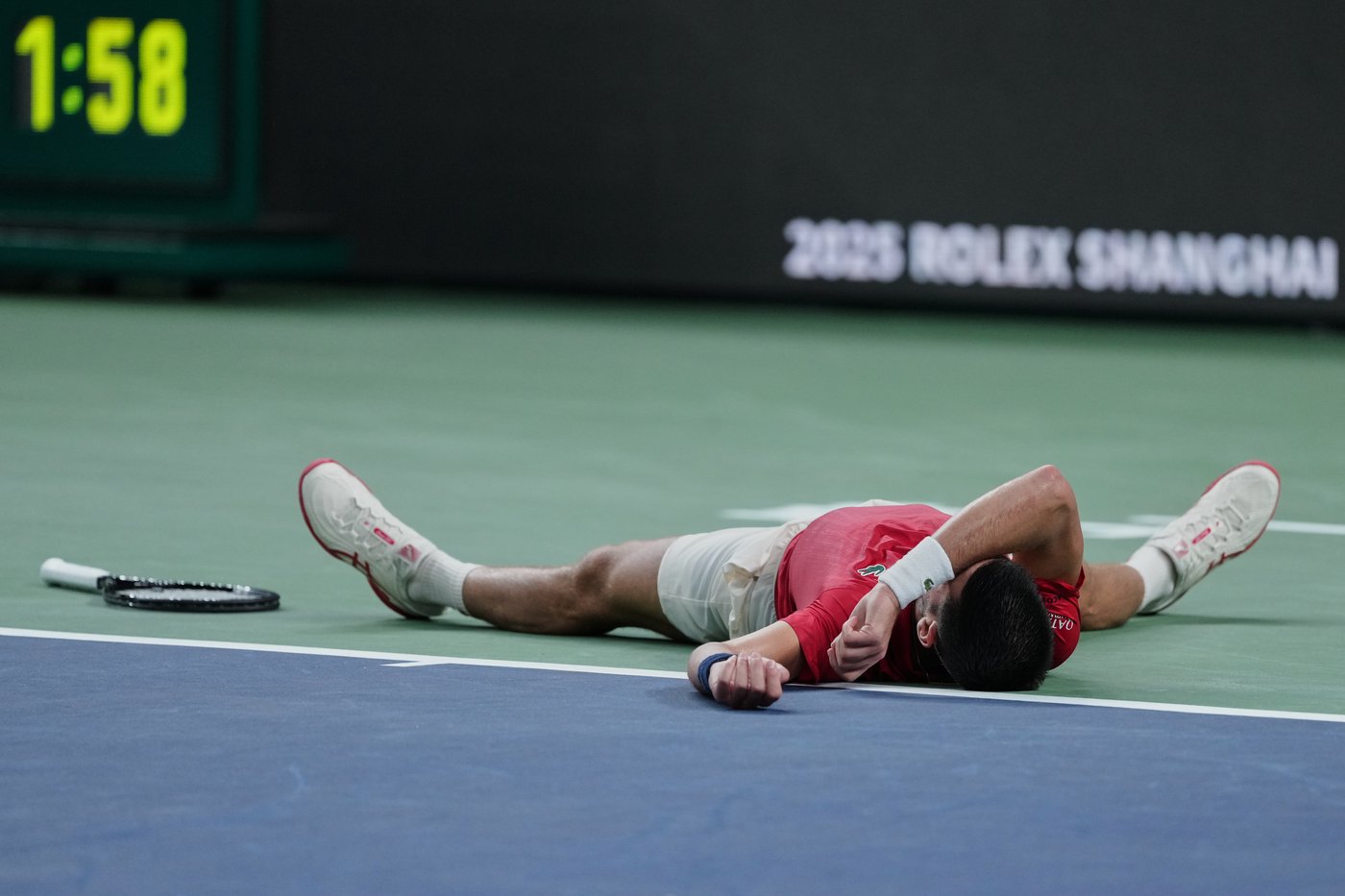 Djokovic overcomes fatigue and humidity to reach Shanghai quarterfinals | iNFOnews.ca Djokovic overcomes fatigue and humidity to reach Shanghai quarterfinals | iNFOnews.ca