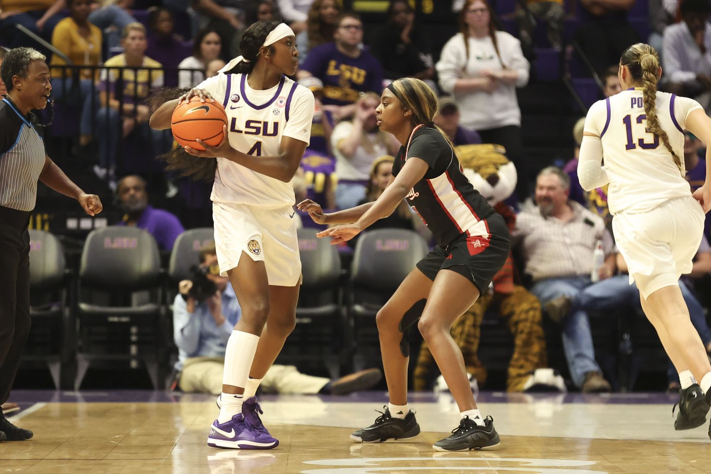 Wolfenbarger, Morrow lead No. 4 LSU past Louisiana-Lafayette 85-57 | iNFOnews.ca