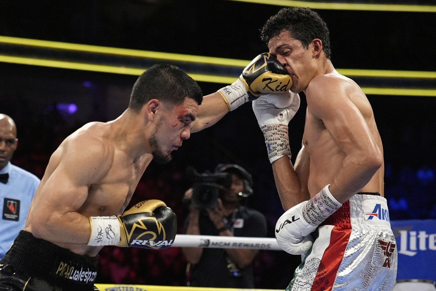 Inoue overcomes early knockdown, dominates Cardenas to remain undefeated with 8th-round TKO | iNFOnews.ca Inoue overcomes early knockdown, dominates Cardenas to remain undefeated with 8th-round TKO | iNFOnews.ca