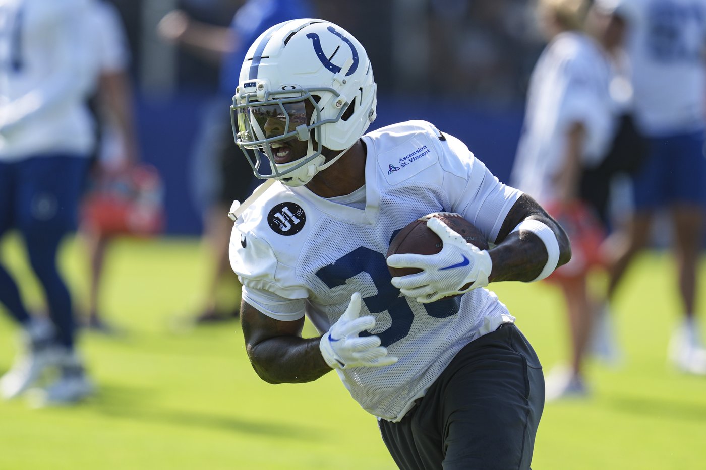 Colts backup running back Salvon Ahmed carted off the field with right leg injury | iNFOnews.ca