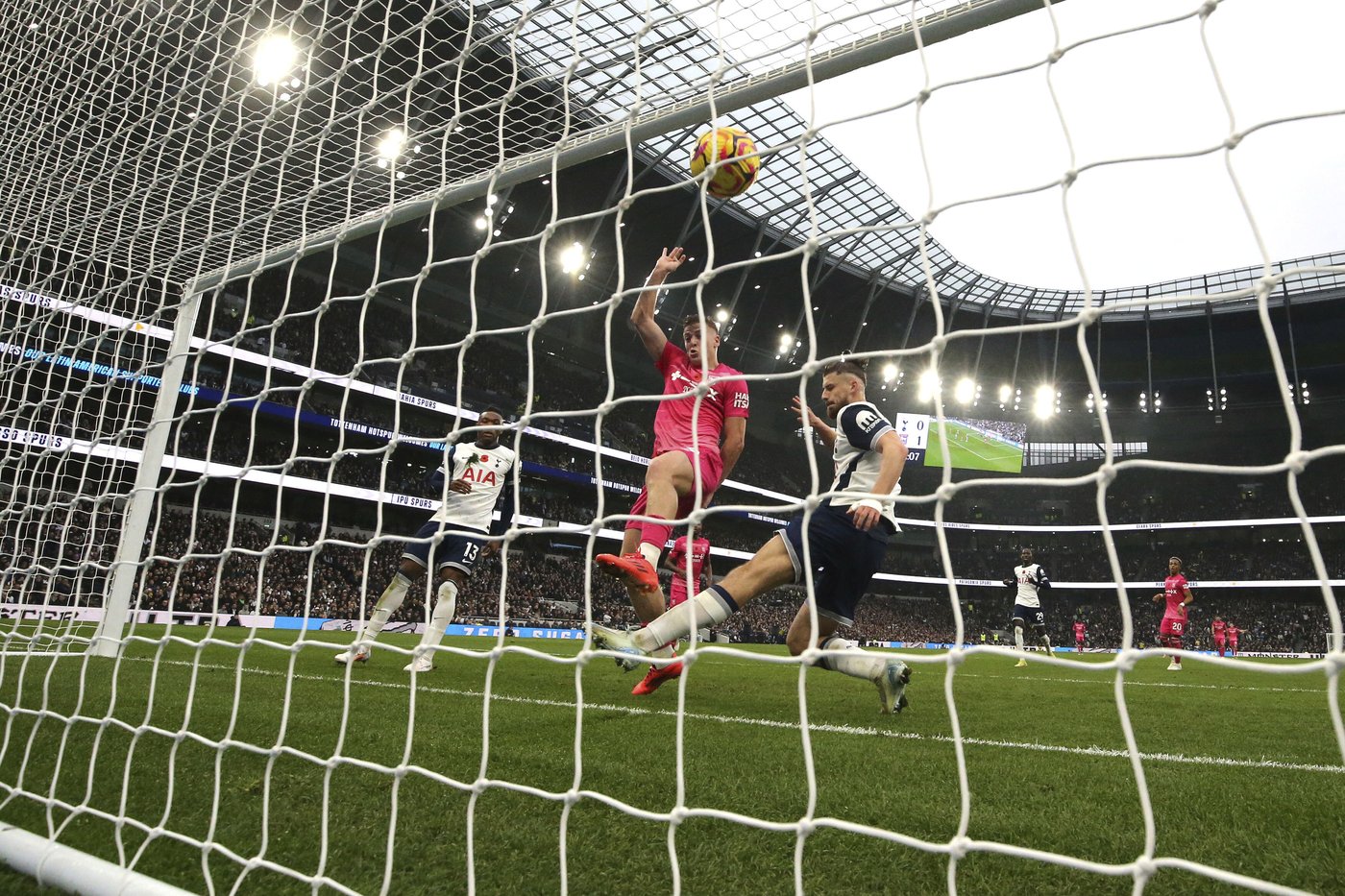 Arsenal's winless run goes on after 1-1 draw with Chelsea and Man United beats Leicester 3-0 | iNFOnews.ca Arsenal's winless run goes on after 1-1 draw with Chelsea and Man United beats Leicester 3-0 | iNFOnews.ca
