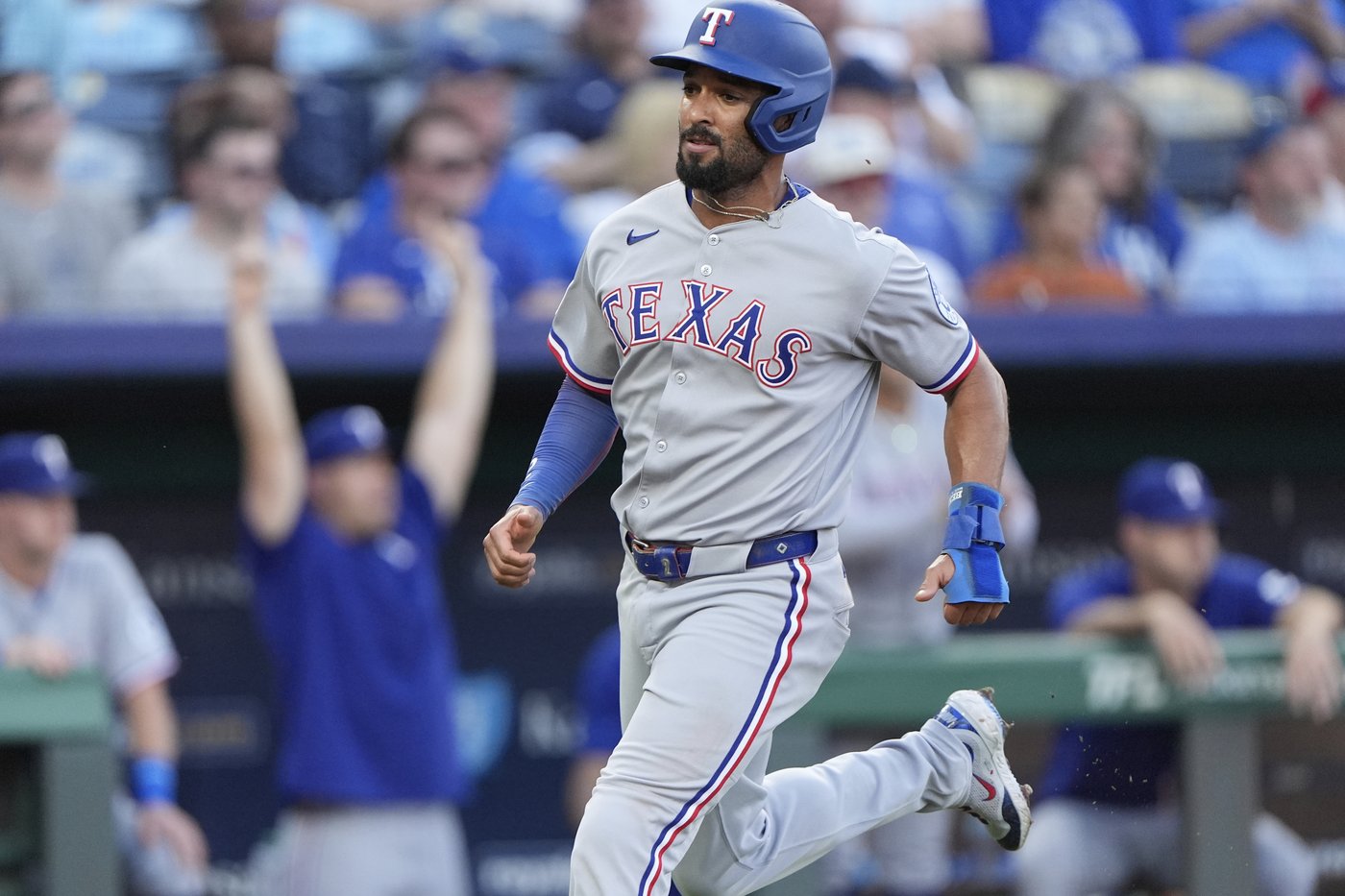 Rangers put Evan Carter on IL with broken wrist, still unsure of Marcus Semien's status | iNFOnews.ca