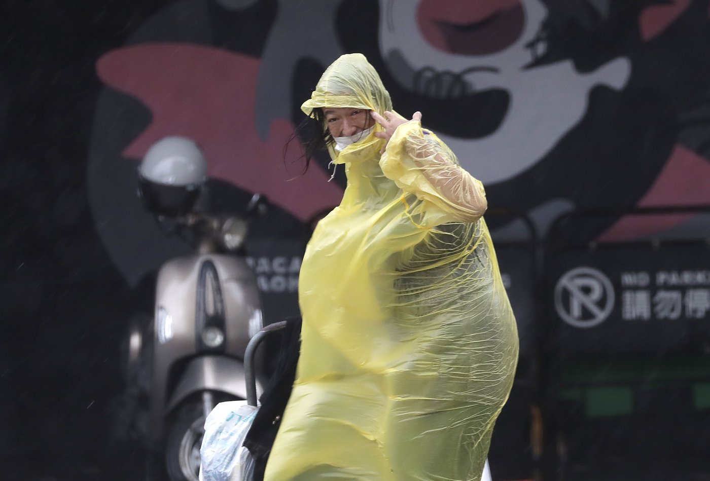 2 dead and thousands evacuated as a typhoon approaches Taiwan | iNFOnews.ca