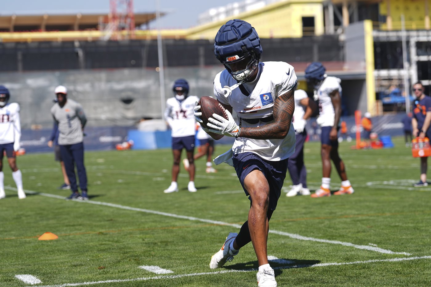 Saints acquire second-year wide receiver Devaughn Vele from Broncos for a pair of draft picks | iNFOnews.ca