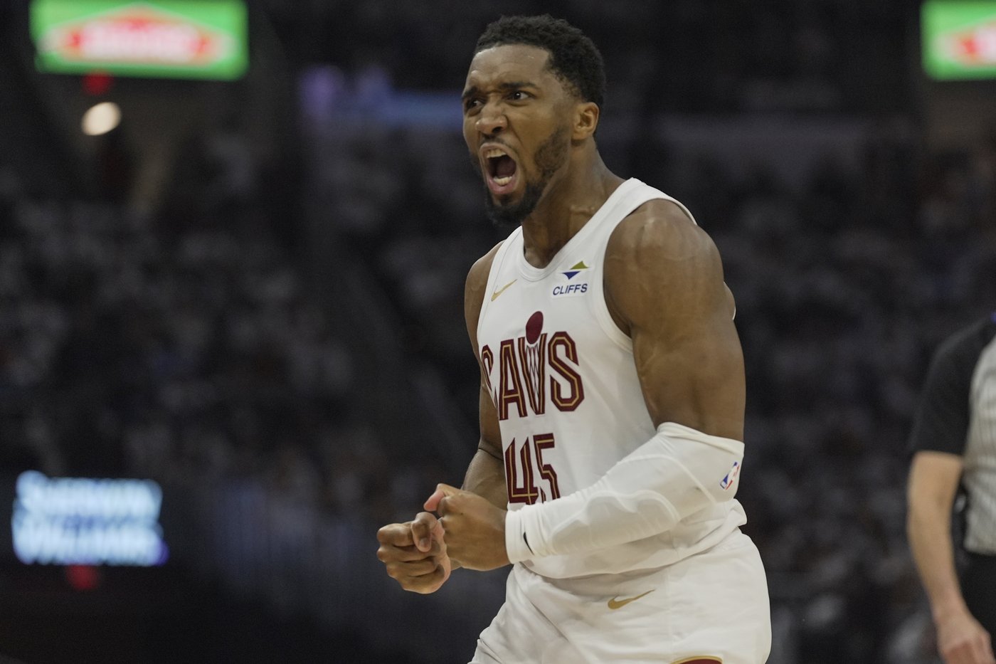 Mitchell, Jerome help Cavaliers rout Heat 121-100 in Game 1 of 1st-round series | iNFOnews.ca