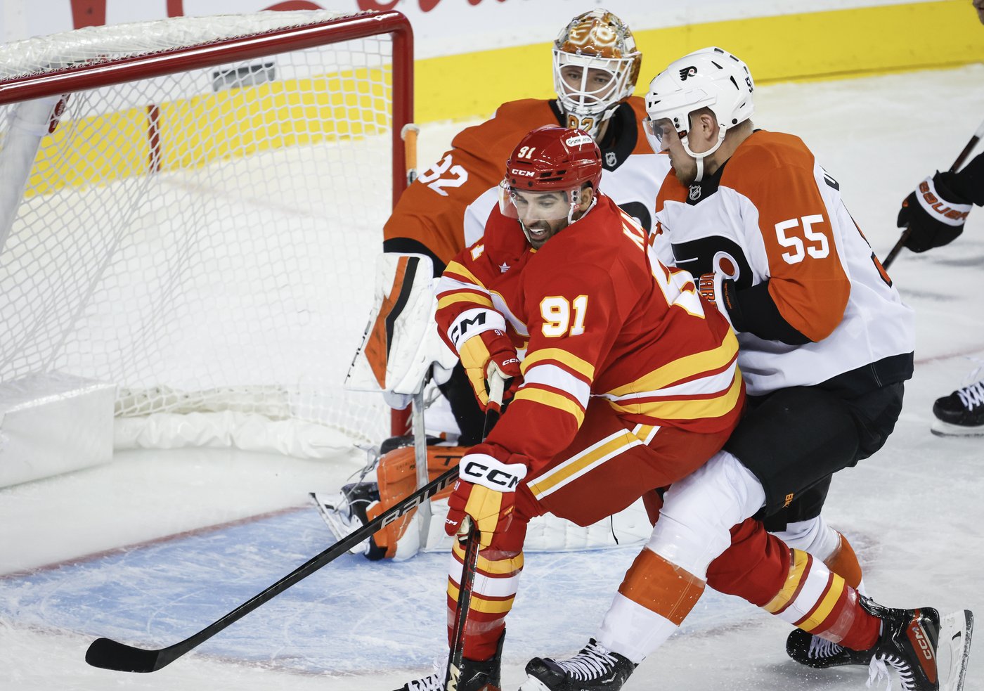 Huberdeau scores twice, Wolf has 37 saves in Flames' 6-3 win over Flyers | iNFOnews.ca