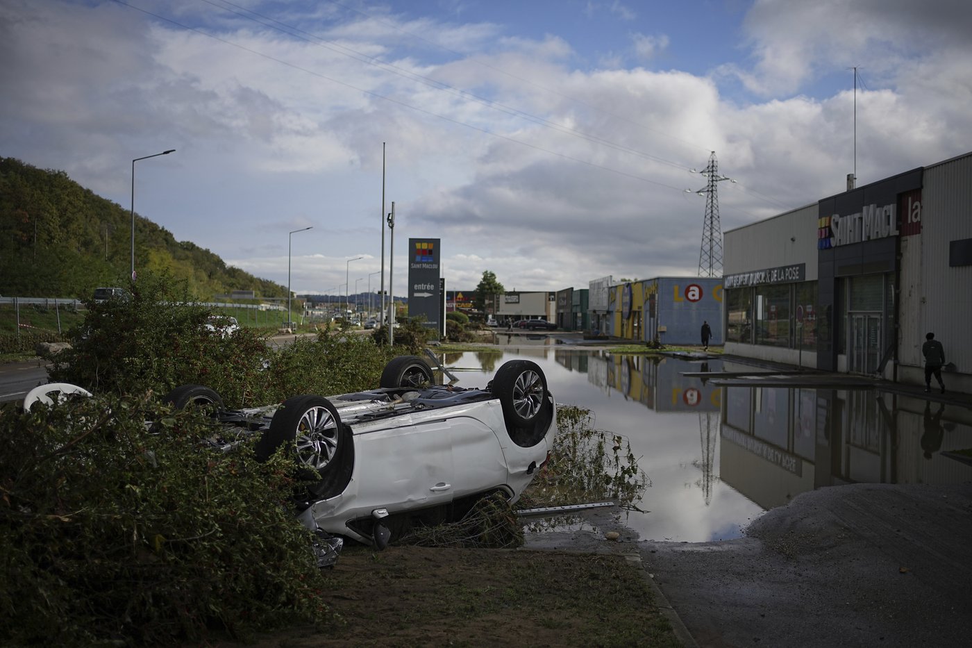 Two days of torrential rain bring major flooding to central France | iNFOnews.ca Two days of torrential rain bring major flooding to central France | iNFOnews.ca