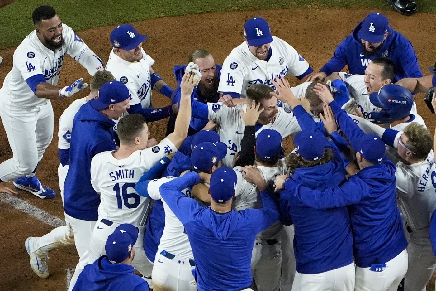 Freeman hits 1st walk-off slam in World Series history as Dodgers top Yankees 6-3 in classic opener | iNFOnews.ca Freeman hits 1st walk-off slam in World Series history as Dodgers top Yankees 6-3 in classic opener | iNFOnews.ca
