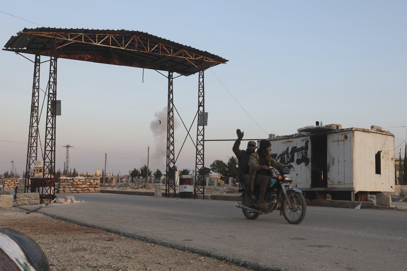 Syrian troops in Aleppo backed by warplanes battle a shock offensive by rebels | iNFOnews.ca Syrian troops in Aleppo backed by warplanes battle a shock offensive by rebels | iNFOnews.ca