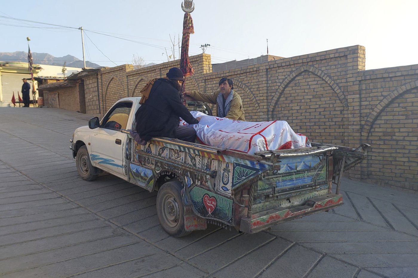 Pakistani city mourns 42 Shiite Muslims who were ambushed and killed in a gun attack | iNFOnews.ca Pakistani city mourns 42 Shiite Muslims who were ambushed and killed in a gun attack | iNFOnews.ca