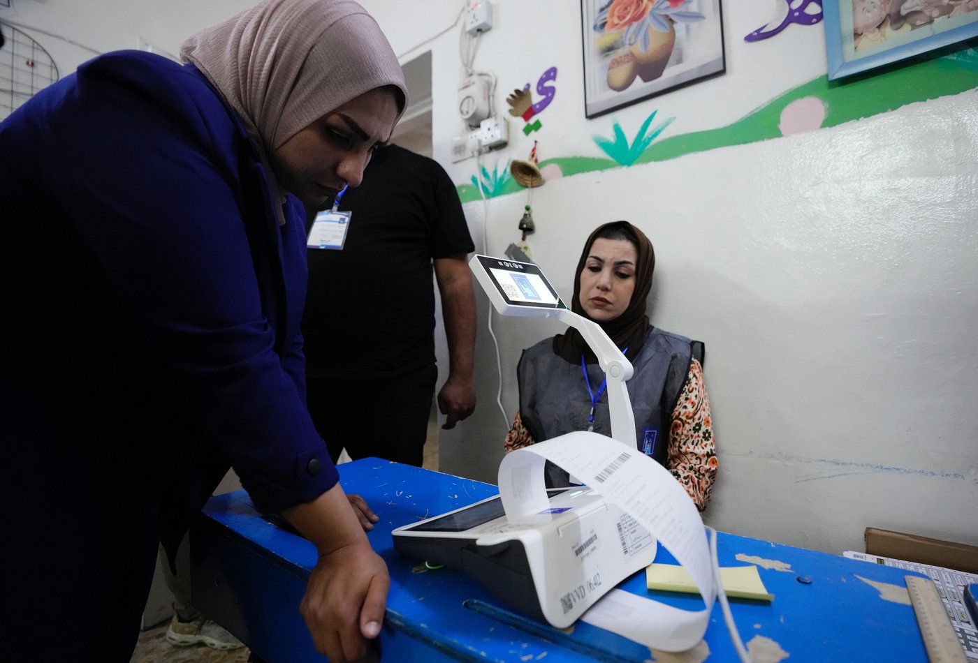 Photos show Iraqis voting in parliamentary election | iNFOnews.ca