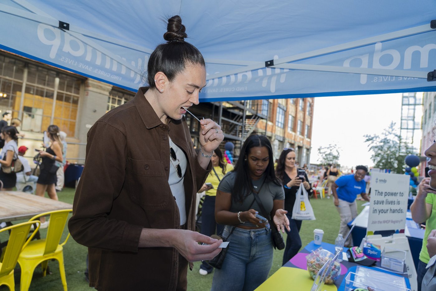 WNBA star Breanna Stewart raises awareness for marrow donor program after death of father-in-law | iNFOnews.ca