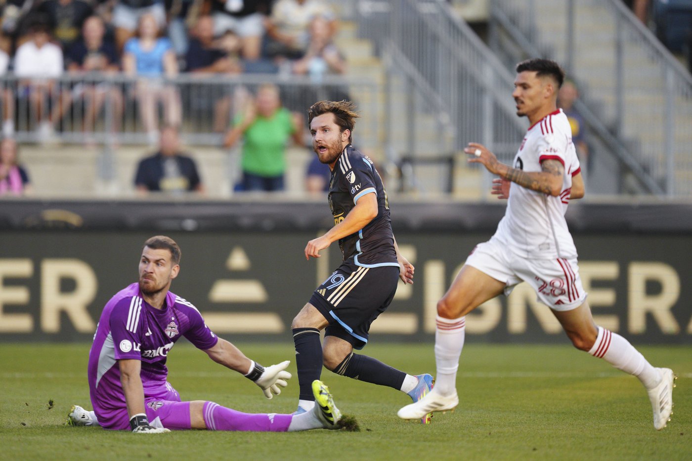 Deandre Kerr scores in second-half stoppage time to rally Toronto to 1-1 draw with Union | iNFOnews.ca