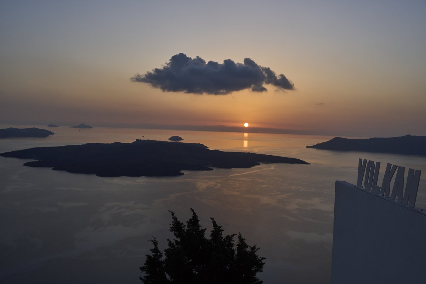 Emergency crews deployed on Santorini as an earthquake swarm worries Greek experts | iNFOnews.ca