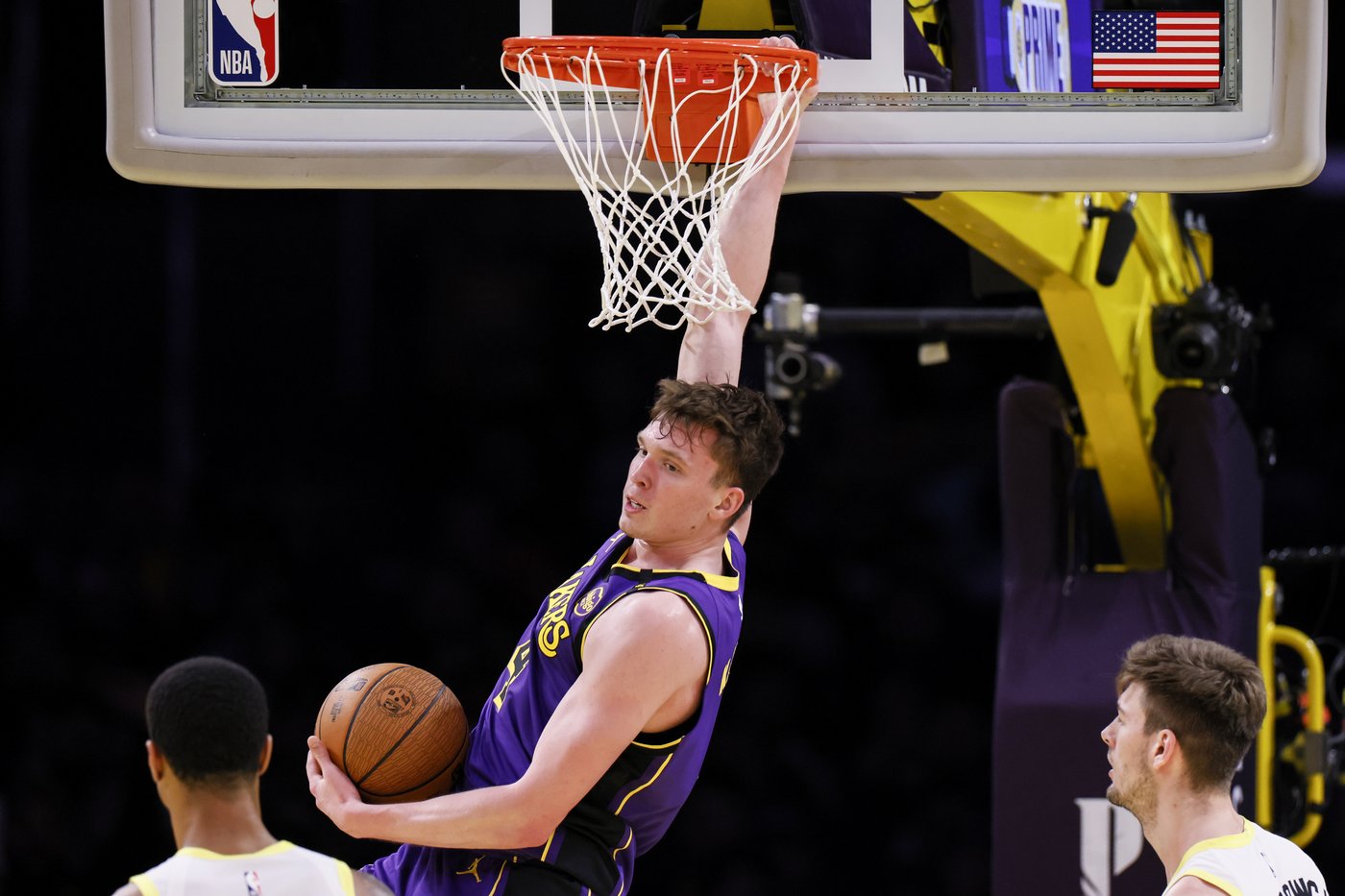 Lakers' Dalton Knecht ties NBA rookie record for 3-pointers in a game | iNFOnews.ca Lakers' Dalton Knecht ties NBA rookie record for 3-pointers in a game | iNFOnews.ca
