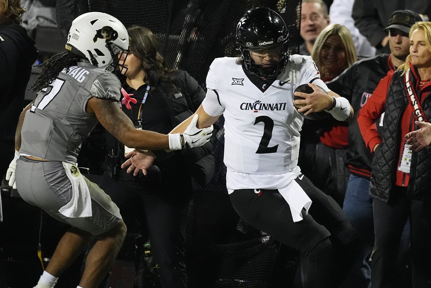 Shedeur Sanders, Travis Hunter help Colorado beat Cincinnati 34-23 to become bowl eligible | iNFOnews.ca