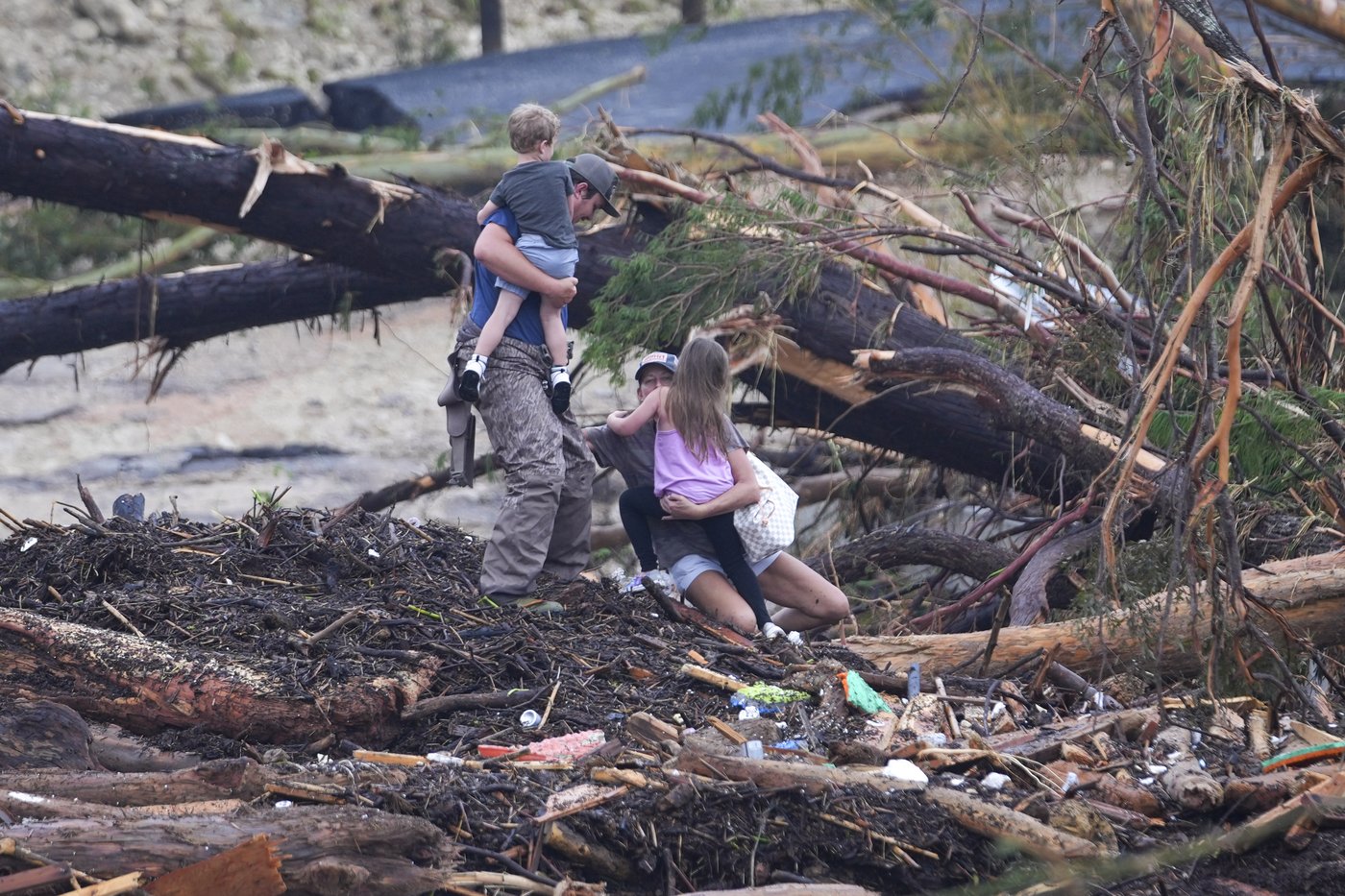 PHOTO COLLECTION: Texas floods leave dozens dead and missing as rescuers search devastated landscape | iNFOnews.ca PHOTO COLLECTION: Texas floods leave dozens dead and missing as rescuers search devastated landscape | iNFOnews.ca