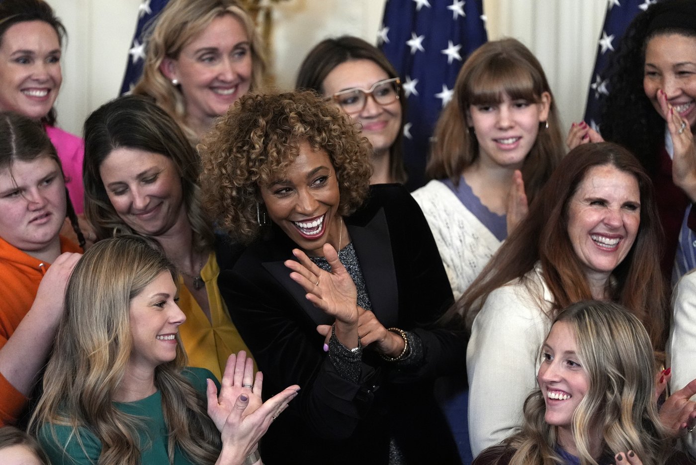 Trump signs executive order intended to bar transgender athletes from girls' and women's sports | iNFOnews.ca