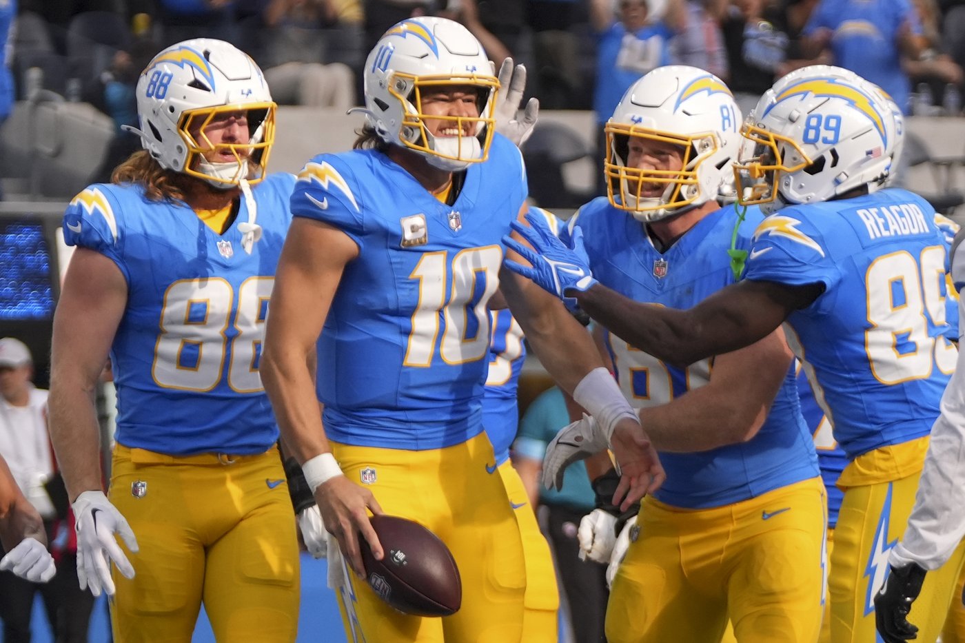 Justin Herbert has TDs passing and rushing as Chargers beat Titans 27-17 for 3rd straight win | iNFOnews.ca Justin Herbert has TDs passing and rushing as Chargers beat Titans 27-17 for 3rd straight win | iNFOnews.ca