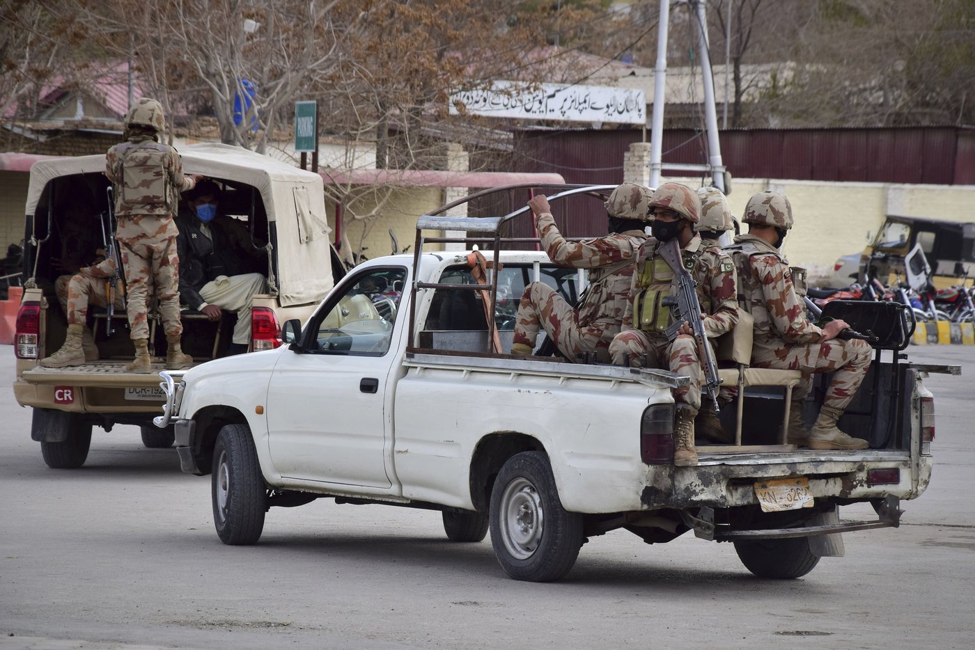Pakistani leader calls for unity to combat militants after a surge in attacks | iNFOnews.ca