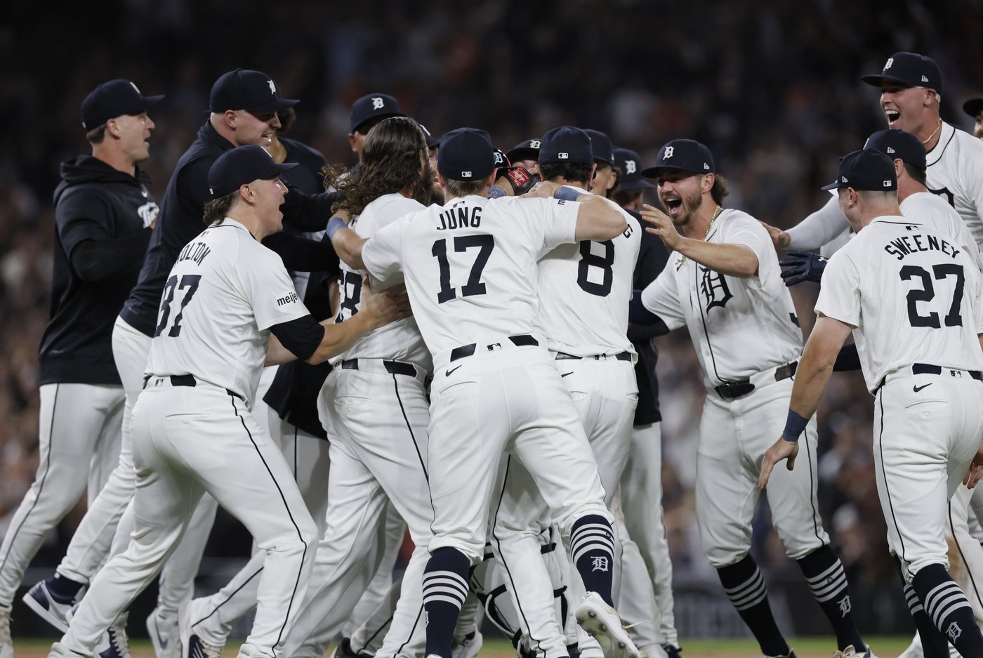 Tigers beat White Sox 4-1 to clinch AL wild card spot | iNFOnews.ca