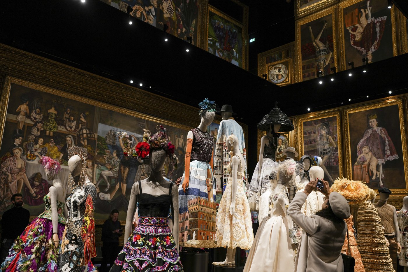 Dolce & Gabbana debut in Paris, showing Italian artistry on French soil | iNFOnews.ca