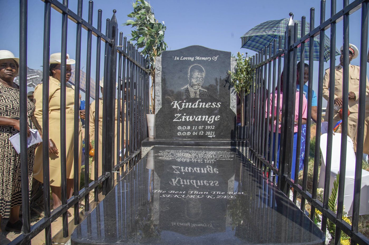 It's the holidays in Zimbabwe. Time to celebrate by unveiling a family tombstone | iNFOnews.ca It's the holidays in Zimbabwe. Time to celebrate by unveiling a family tombstone | iNFOnews.ca