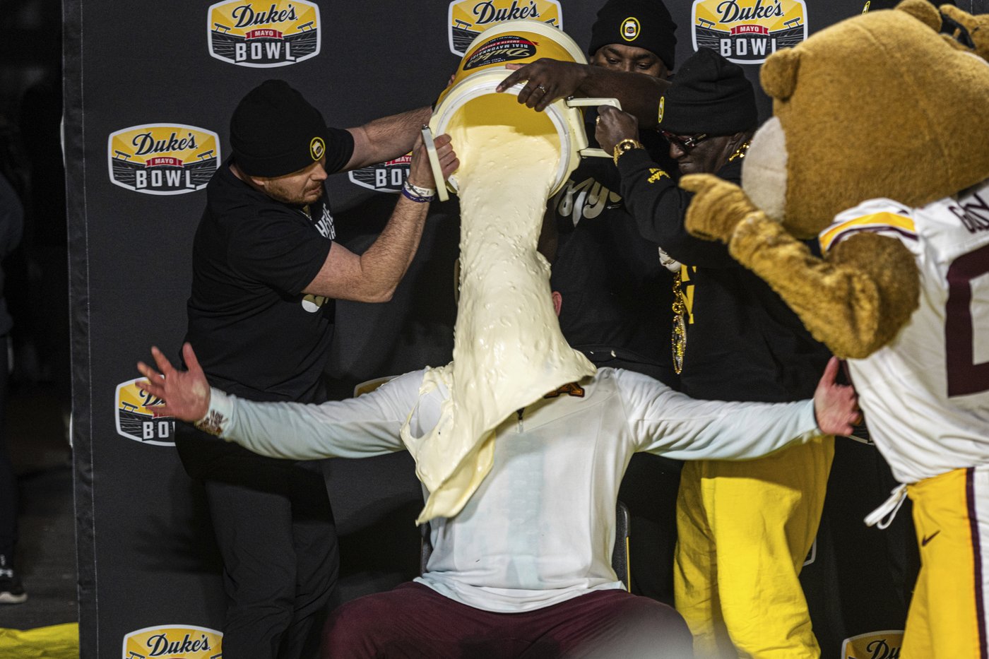 Minnesota beats Virginia Tech 24-10 in Duke's Mayo Bowl for 8th straight bowl victory | iNFOnews.ca