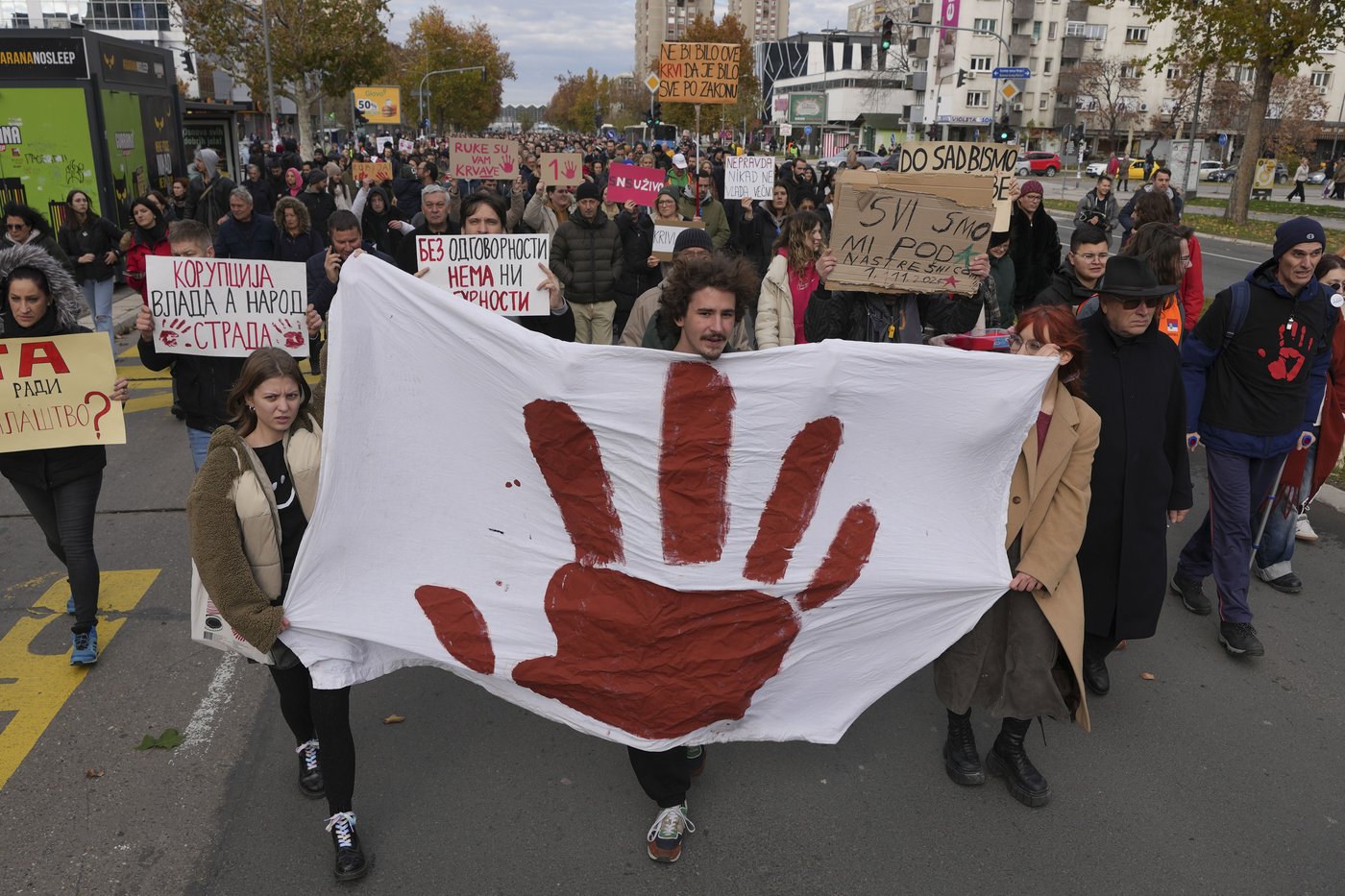 Thousands march in Serbia to mark 1 month since a roof collapse killed 15 people | iNFOnews.ca Thousands march in Serbia to mark 1 month since a roof collapse killed 15 people | iNFOnews.ca