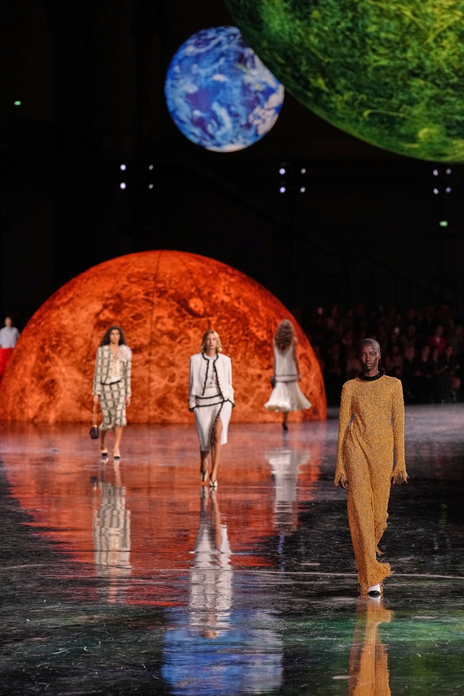 See the world in vertical: Top photos by AP's photojournalists | iNFOnews.ca