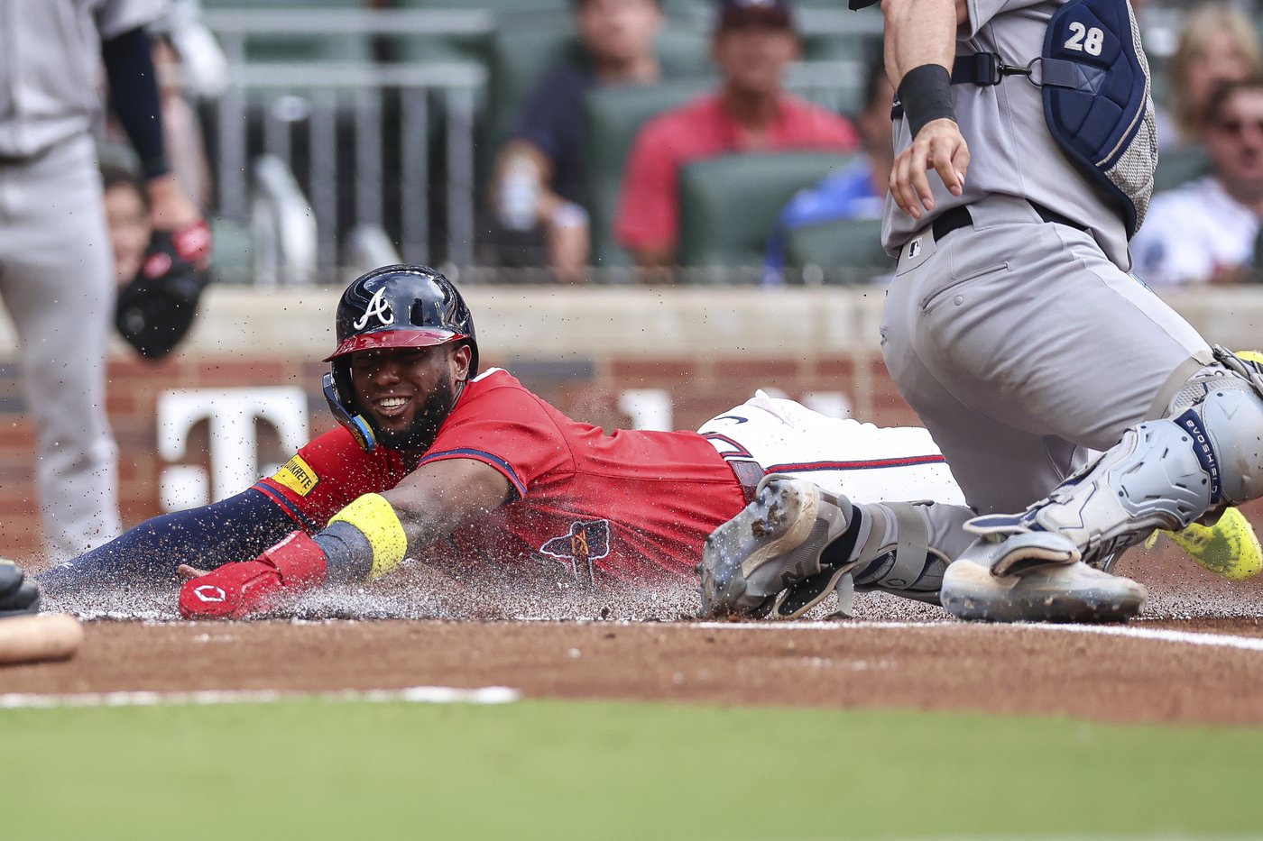 Albies hits 3-run homer, Acuña has defensive gem to lead the Braves past the Yankees | iNFOnews.ca Albies hits 3-run homer, Acuña has defensive gem to lead the Braves past the Yankees | iNFOnews.ca