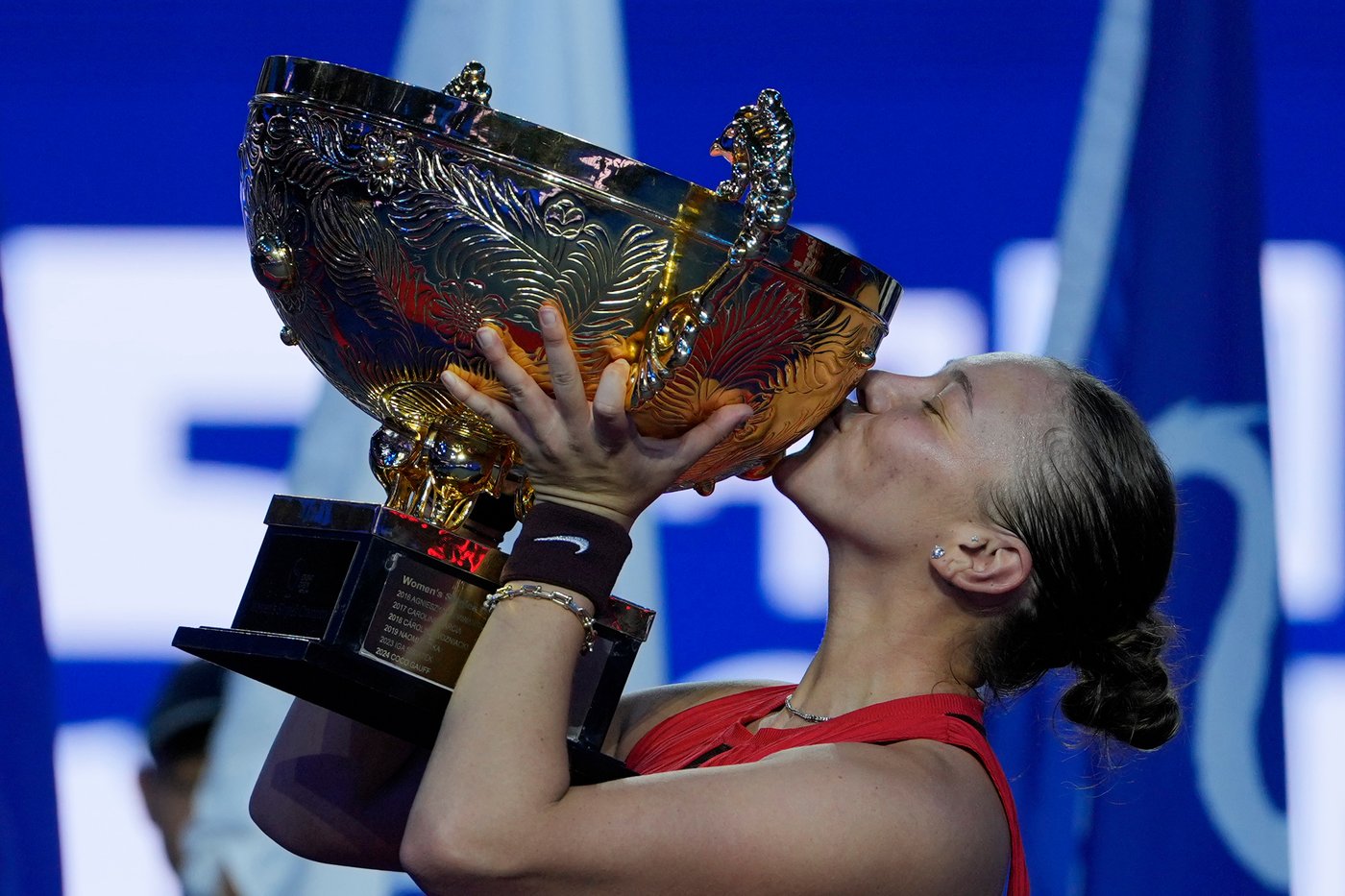 Anisimova wins China Open, defeating Noskova in final | iNFOnews.ca Anisimova wins China Open, defeating Noskova in final | iNFOnews.ca