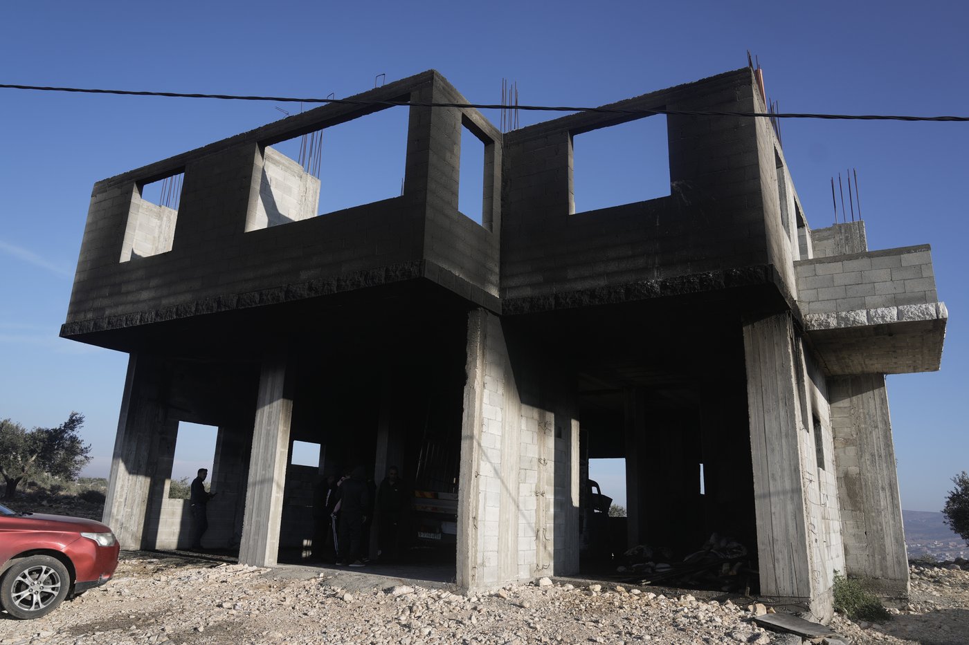 Middle East latest: An Israeli strike on a Gaza tent camp kills at least 21 people | iNFOnews.ca
