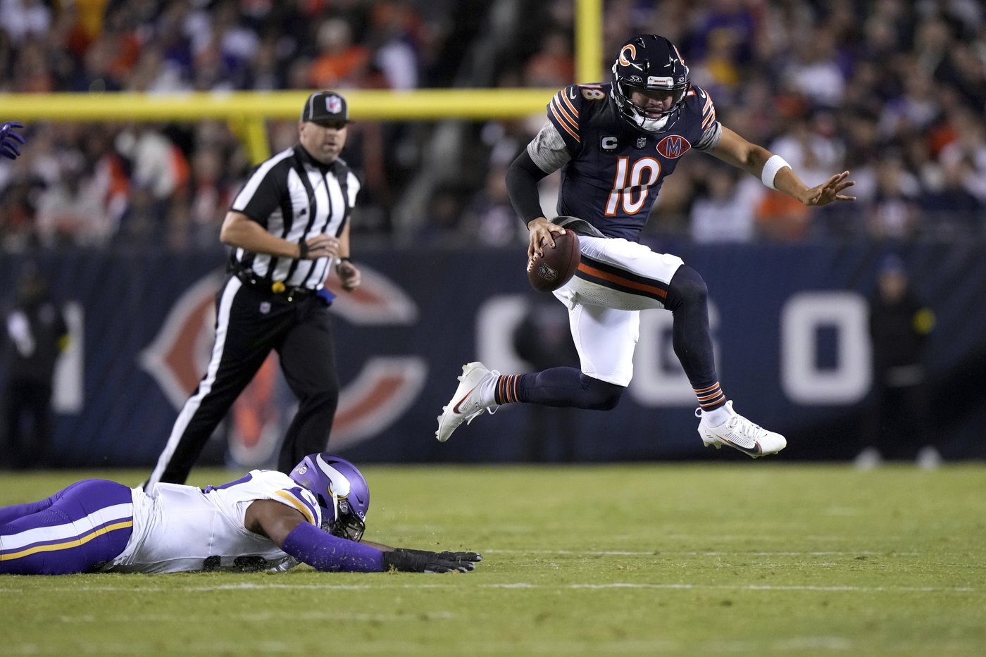 Bears QB Caleb Williams checking his footwork and passing fundamentals before facing the Lions | iNFOnews.ca Bears QB Caleb Williams checking his footwork and passing fundamentals before facing the Lions | iNFOnews.ca