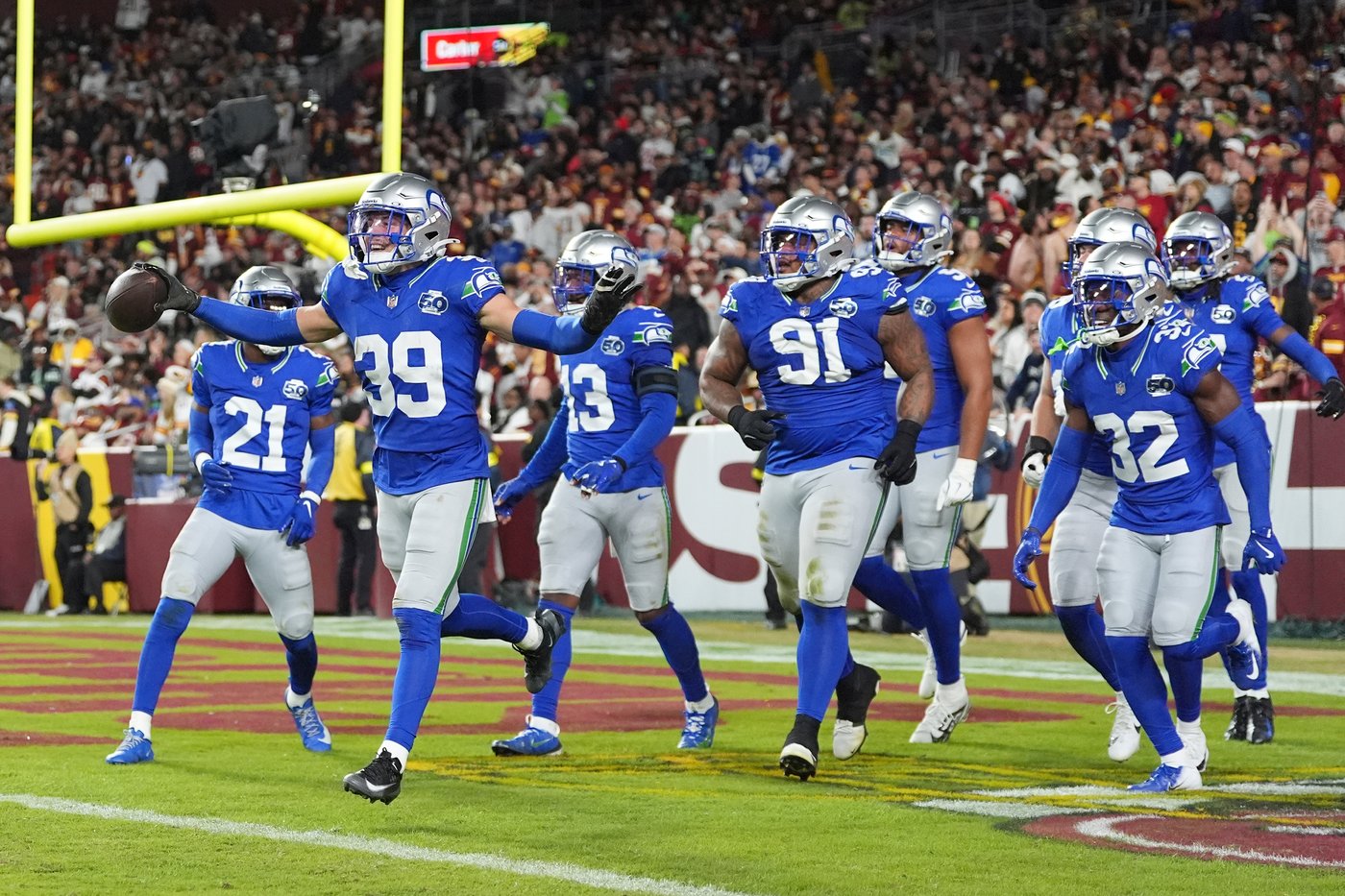 Sam Darnold leads Seahawks to easy 38-14 win over Commanders, who lose Jayden Daniels to arm injury | iNFOnews.ca Sam Darnold leads Seahawks to easy 38-14 win over Commanders, who lose Jayden Daniels to arm injury | iNFOnews.ca