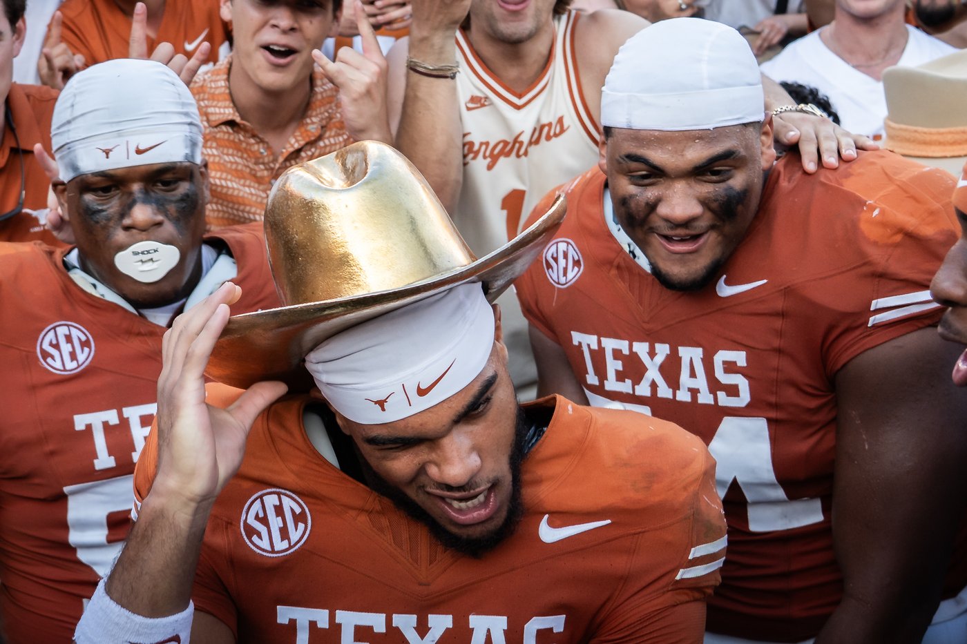 Unranked Texas looks more like the preseason No. 1 it was in win over rival No. 6 Oklahoma | iNFOnews.ca Unranked Texas looks more like the preseason No. 1 it was in win over rival No. 6 Oklahoma | iNFOnews.ca