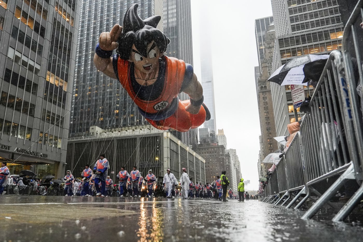 Macy’s Thanksgiving Day Parade: Big balloons, wet weather and 21 protesters arrested | iNFOnews.ca