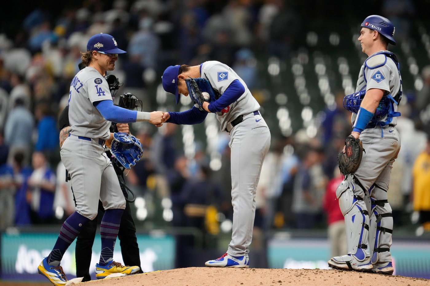 Yamamoto throws 3-hitter as Dodgers beat Brewers 5-1 for 2-0 lead in NLCS | iNFOnews.ca Yamamoto throws 3-hitter as Dodgers beat Brewers 5-1 for 2-0 lead in NLCS | iNFOnews.ca