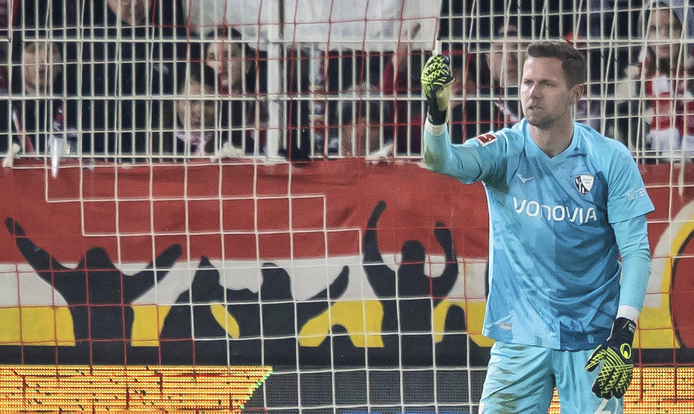 Bochum awarded second Bundesliga win after goalie struck by firelighter | iNFOnews.ca Bochum awarded second Bundesliga win after goalie struck by firelighter | iNFOnews.ca