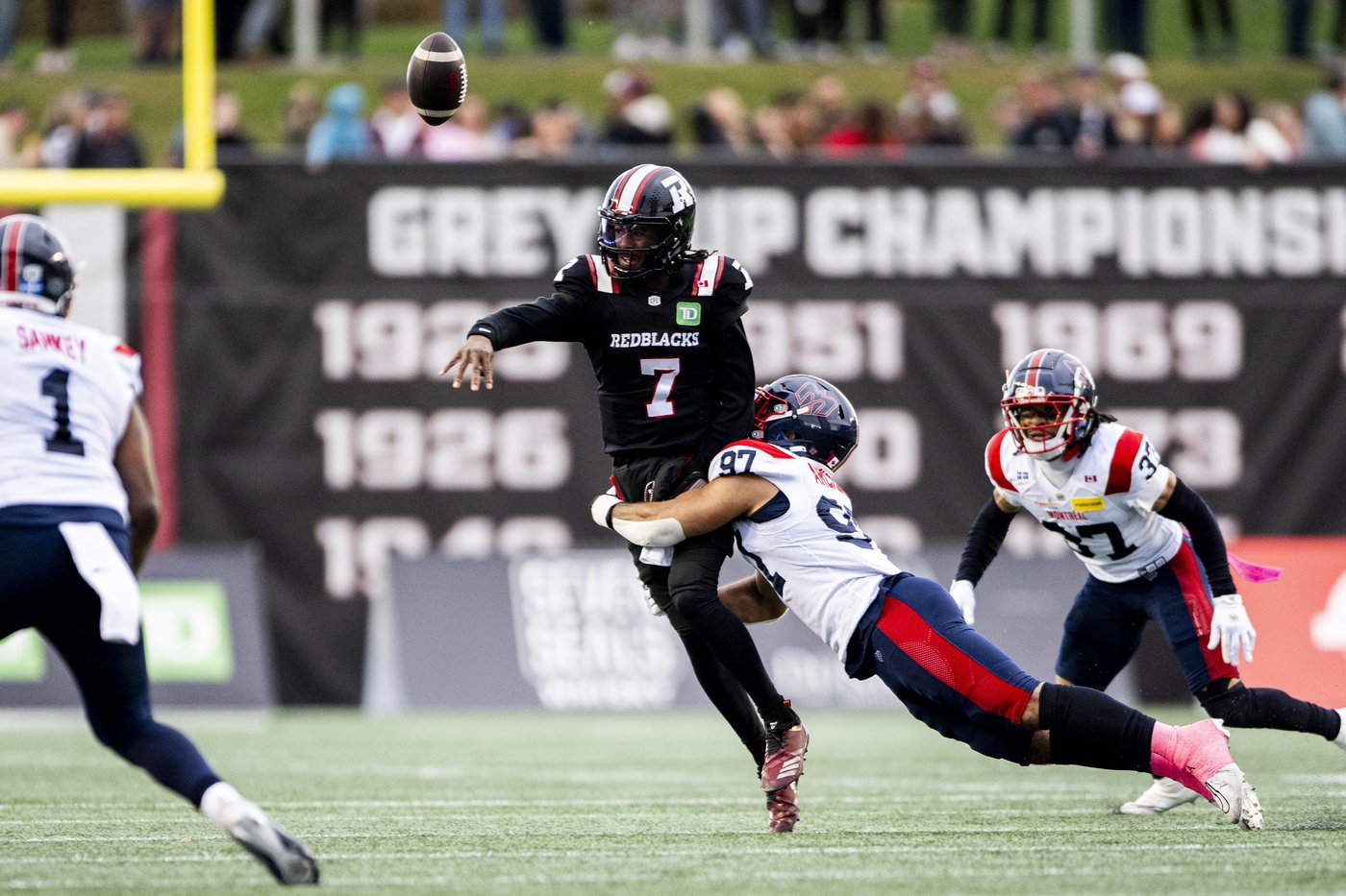 Adams shines in rare start but unable to lead Redblacks to win over Alouettes | iNFOnews.ca Adams shines in rare start but unable to lead Redblacks to win over Alouettes | iNFOnews.ca