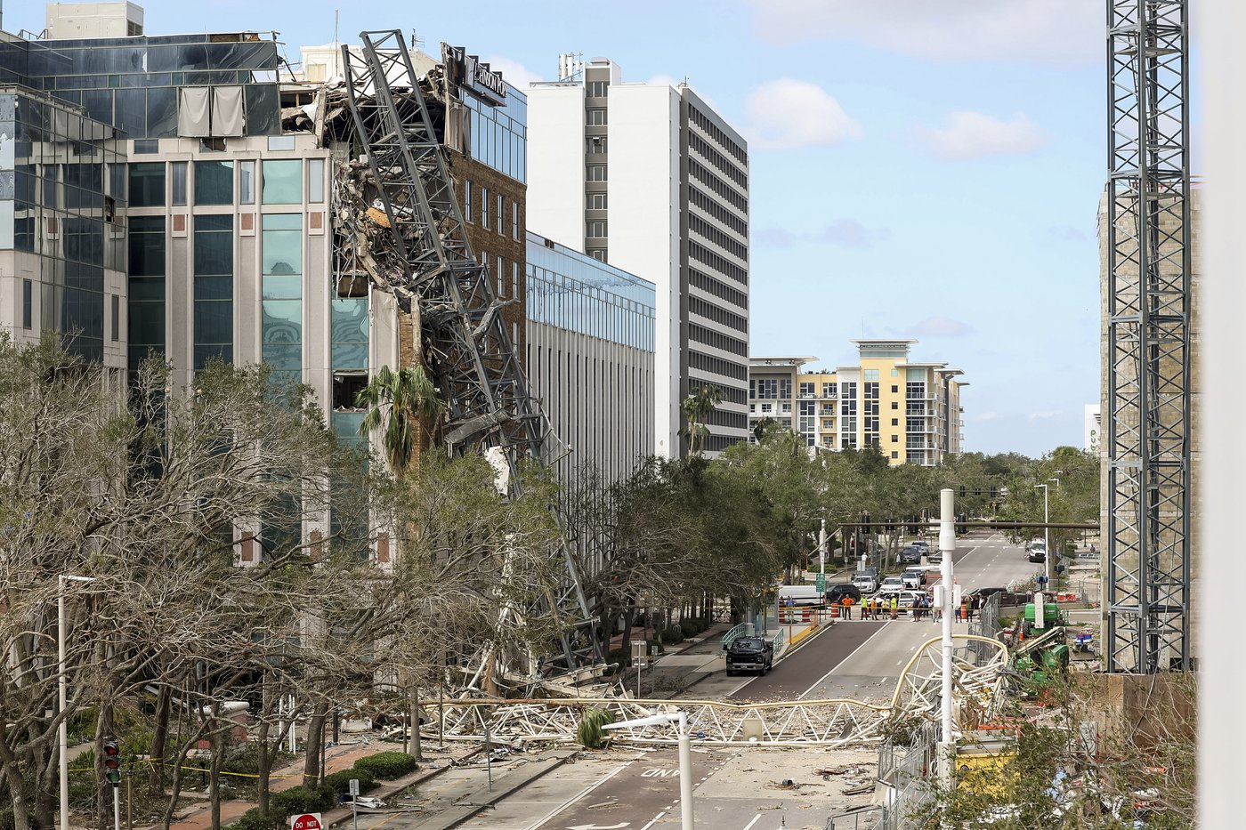 Hurricane Milton's winds topple crane building west Florida's tallest residential building | iNFOnews.ca