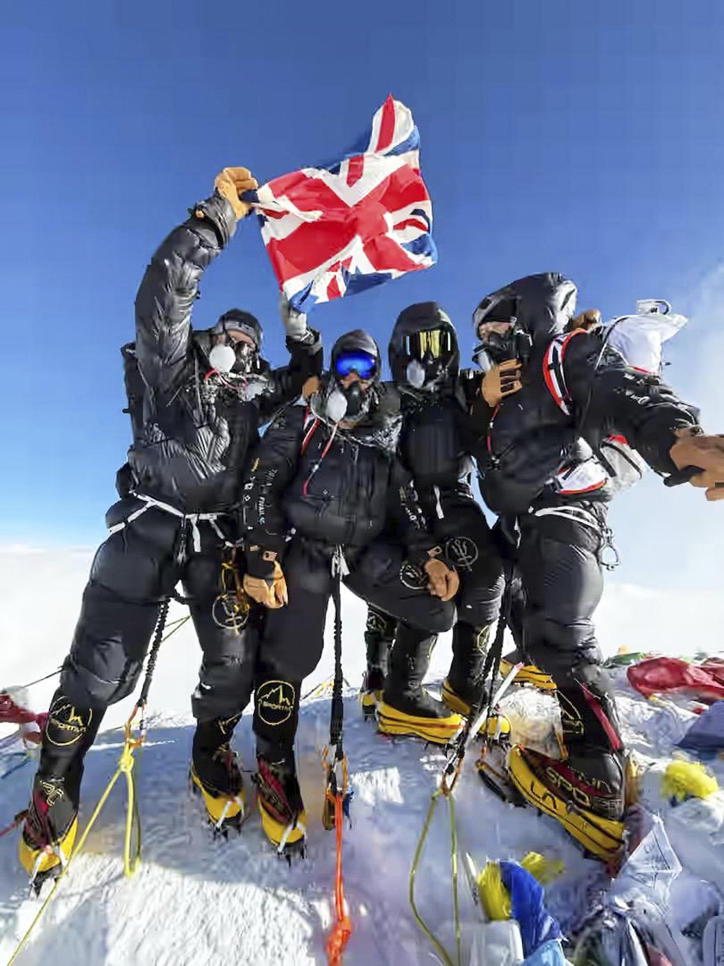 A renowned mountain guide puts clients on Everest summit less than a week after they left London | iNFOnews.ca