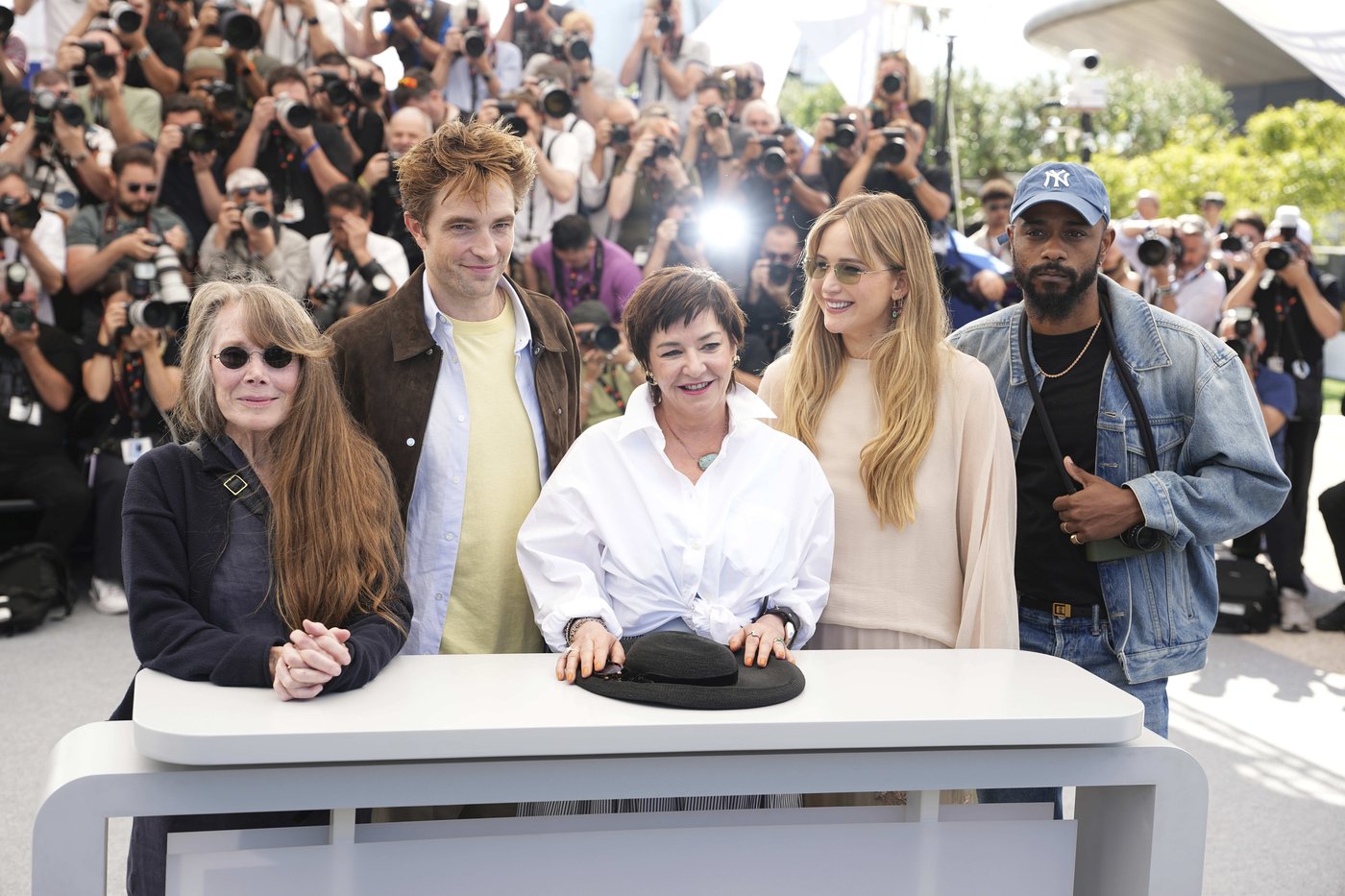Jennifer Lawrence stirs Oscar talk in Cannes for 'Die, My Love' | iNFOnews.ca