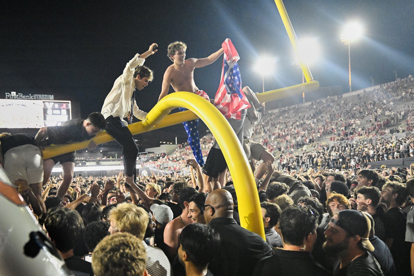 SEC amps up fines to $500,000 for rushing field, storming court | iNFOnews.ca SEC amps up fines to $500,000 for rushing field, storming court | iNFOnews.ca