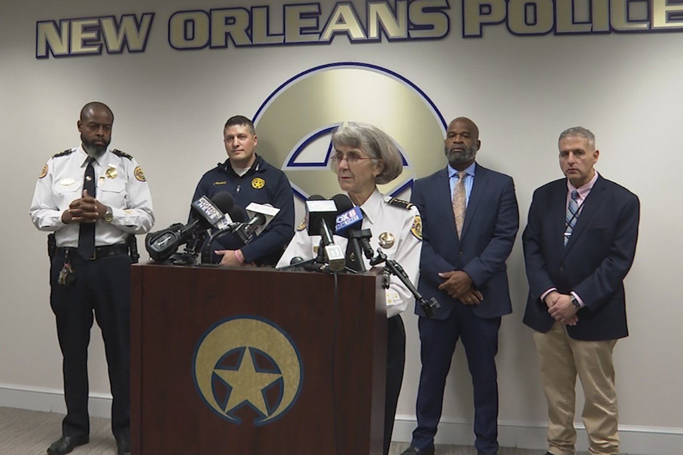 New Orleans attacker fired at police before they shot and killed him, bodycam video shows | iNFOnews.ca