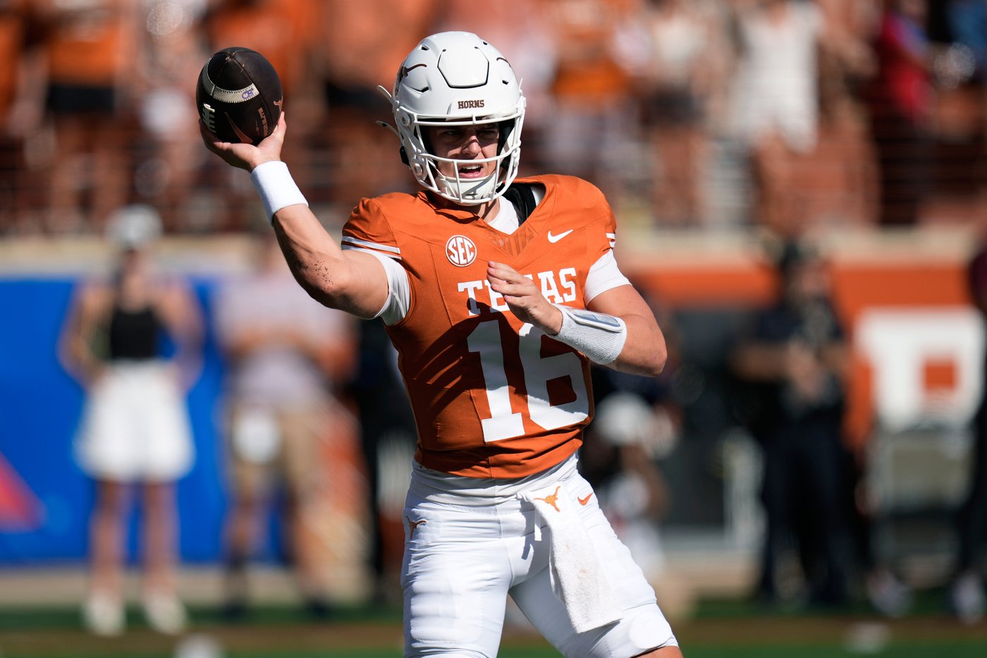 Arch Manning finally takes the reins as Texas' starting QB against Ohio State | iNFOnews.ca
