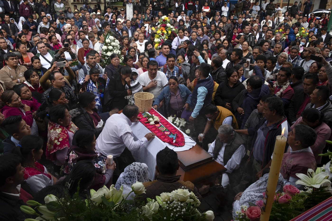 Hundreds mourn Catholic priest and Indigenous peace activist killed in southern Mexico | iNFOnews.ca