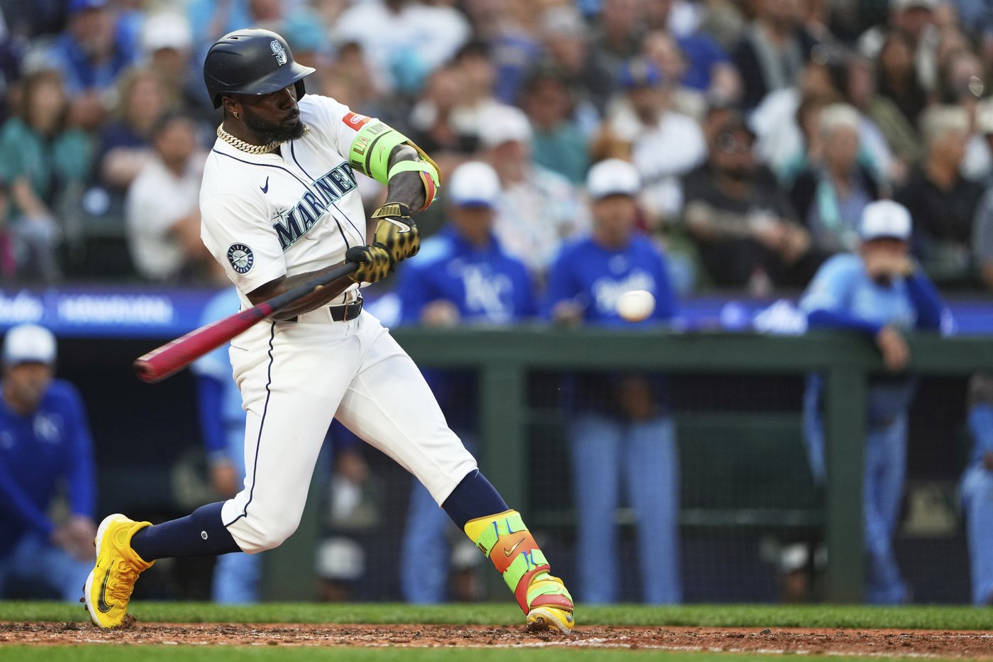 Julio Rodriguez delivers a go-ahead RBI single to lift the Mariners past Royals 3-2 | iNFOnews.ca Julio Rodriguez delivers a go-ahead RBI single to lift the Mariners past Royals 3-2 | iNFOnews.ca